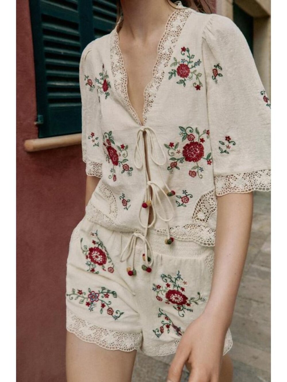 ZARA EMBROIDERED FLORAL TOP